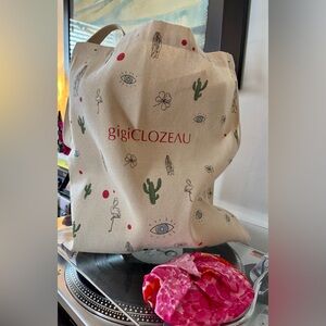 Gigi Clouzeau Tote - Happy Icon Design - Tote + Hair Tie